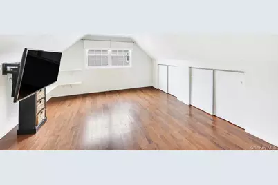 60 Underhill Avenue, Hicksville, NY 11801 - Photo 15