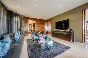 25 Edgewater Ln, Great Neck, NY 11023 - Photo 5