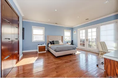 25 Edgewater Lane, Great Neck, NY 11023 - Photo 17