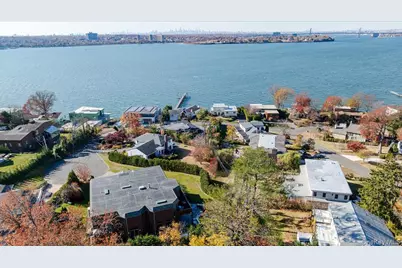 25 Edgewater Lane, Great Neck, NY 11023 - Photo 31