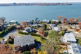 25 Edgewater Ln, Great Neck, NY 11023 - Photo 31