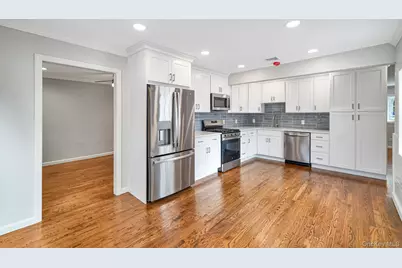 1039 Joselson Avenue, Bay Shore, NY 11706 - Photo 19