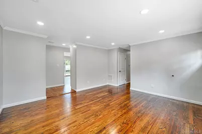 1039 Joselson Avenue, Bay Shore, NY 11706 - Photo 7