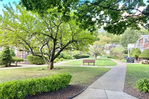 264-15 Langston Ave, Glen Oaks, NY 11004 - Photo 27