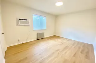 264-15 Langston Ave, Glen Oaks, NY 11004 - Photo 21