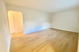 264-15 Langston Ave, Glen Oaks, NY 11004 - Photo 23