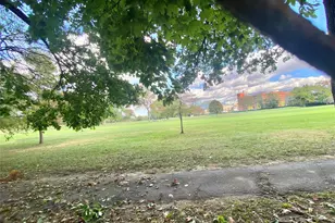 264-15 Langston Ave, Glen Oaks, NY 11004 - Photo 29