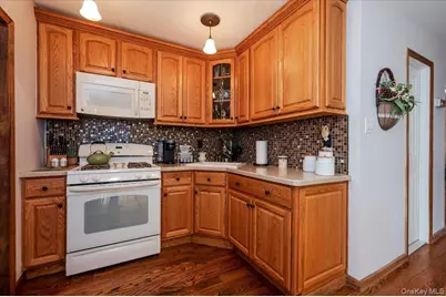 165 Davis Avenue, Inwood, NY 11096 - Photo 9