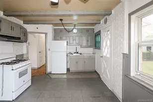 33 Cherry Ln, Carle Place, NY 11514 - Photo 11