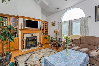 24 Leisure Way, Mohegan Lake, NY 10547 - Photo 5