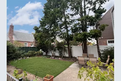 4706 Utopia Parkway, Flushing, NY 11358 - Photo 15