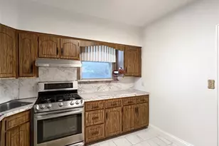 47-06 Utopia Pkwy, Flushing, NY 11358 - Photo 7