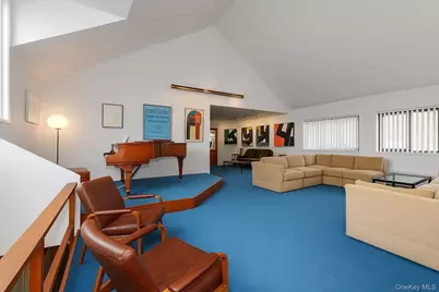 21 Canterbury #17, Great Neck, NY 11021 - Photo 3