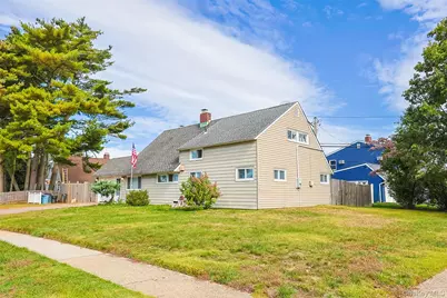 201 Sprucewood Drive, Levittown, NY 11756 - Photo 3