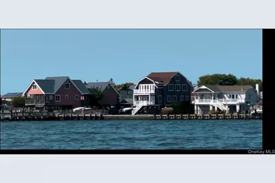 49 Bayview Avenue W, Lindenhurst, NY 11757 - Photo 3