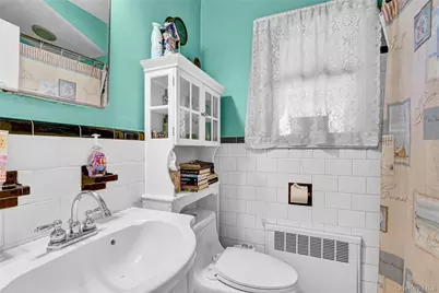 1073 Thomas Avenue, Baldwin, NY 11510 - Photo 17