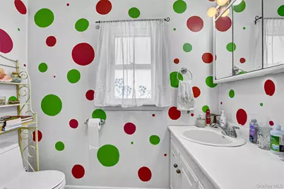 1073 Thomas Avenue, Baldwin, NY 11510 - Photo 23