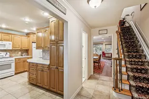 10 Glen Hollow Dr, Holtsville, NY 11742 - Photo 15