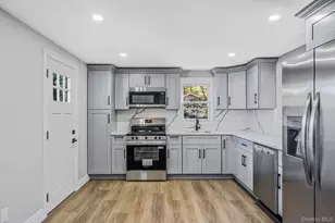 45 Arrowhead Dr, Shirley, NY 11967 - Photo 5