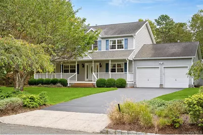 4 Palace Court, Manorville, NY 11949 - Photo 1