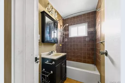 71 Adams Road #E 2A, Central Islip, NY 11722 - Photo 19