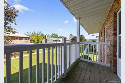 71 Adams Road #E 2A, Central Islip, NY 11722 - Photo 5