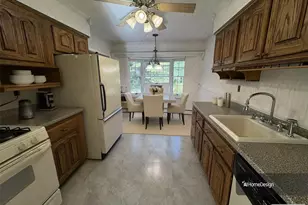 173 Hot Water St, Manorville, NY 11949 - Photo 5