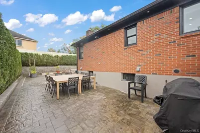 93 Beacon Avenue, New York, NY 10306 - Photo 33