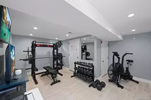 93 Beacon Ave, New York, NY 10306 - Photo 29