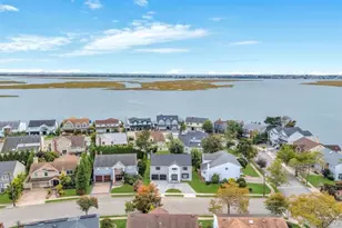 94 Jeffery Ln, Oceanside, NY 11572 - Photo 9