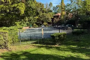 7 Briar Ln, Great Neck, NY 11024 - Photo 3