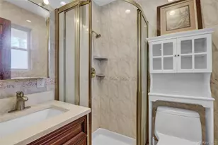 300 Ellen Pl, Jericho, NY 11753 - Photo 15