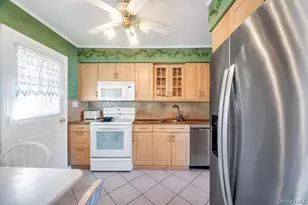 2 Ash Pl, New Hyde Park, NY 11040 - Photo 15