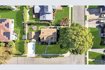 2 Ash Place, New Hyde Park, NY 11040 - Photo 7