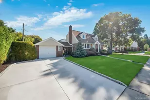 2 Ash Pl, New Hyde Park, NY 11040 - Photo 5