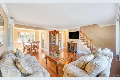 2 Ash Place, New Hyde Park, NY 11040 - Photo 11