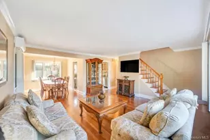 2 Ash Pl, New Hyde Park, NY 11040 - Photo 11