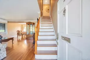 2 Ash Pl, New Hyde Park, NY 11040 - Photo 9