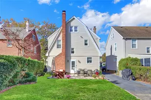 225 Park Ave, Williston Park, NY 11596 - Photo 15