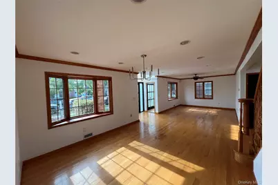 7611 270th Street, New Hyde Park, NY 11040 - Photo 3