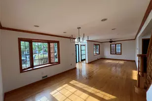 76-11 270th St, New Hyde Park, NY 11040 - Photo 3