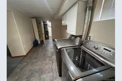 7611 270th Street, New Hyde Park, NY 11040 - Photo 29