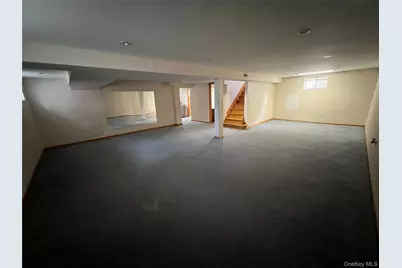 7611 270th Street, New Hyde Park, NY 11040 - Photo 23