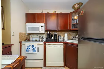 160 Academy #10N, Poughkeepsie, NY 12601 - Photo 5