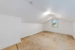 129 Cochran Pl, Valley Stream, NY 11581 - Photo 13