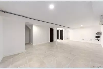 129 Cochran Place, Valley Stream, NY 11581 - Photo 15