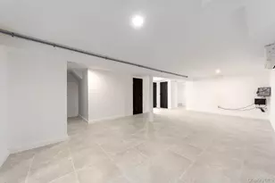 129 Cochran Pl, Valley Stream, NY 11581 - Photo 15