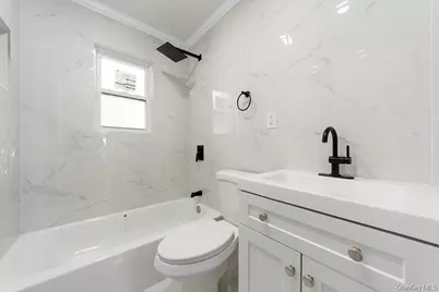 129 Cochran Place, Valley Stream, NY 11581 - Photo 5