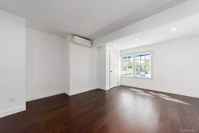 129 Cochran Place, Valley Stream, NY 11581 - Photo 3