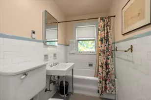 57 Beacon Hill Rd, Port Washington, NY 11050 - Photo 15